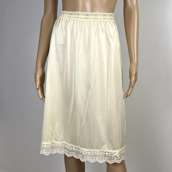 Vintage Olga Secret Hug Slip 963 MF Medium Full Nylon Stretch Lace Waist Ivory - Picture 1 of 7